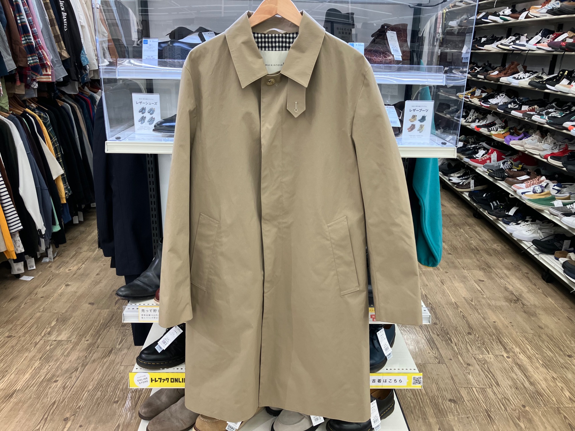 最終タグ有り！オススメ新品未使用！可愛い　マッキントッシュ　オフホワイト 最終タグ有り！オススメ新品未使用！可愛い マッキントッシュ オフホワイト