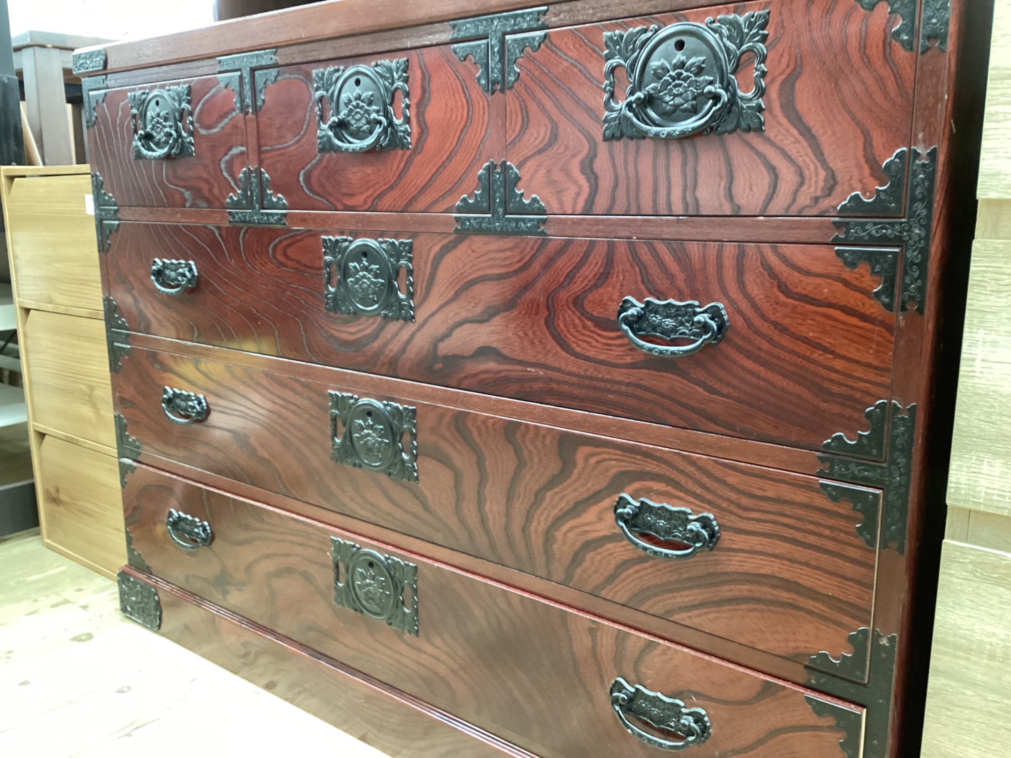 飛鳥工芸家具】欅箪笥が入荷しました！｜2025年12月03日｜リサイクル