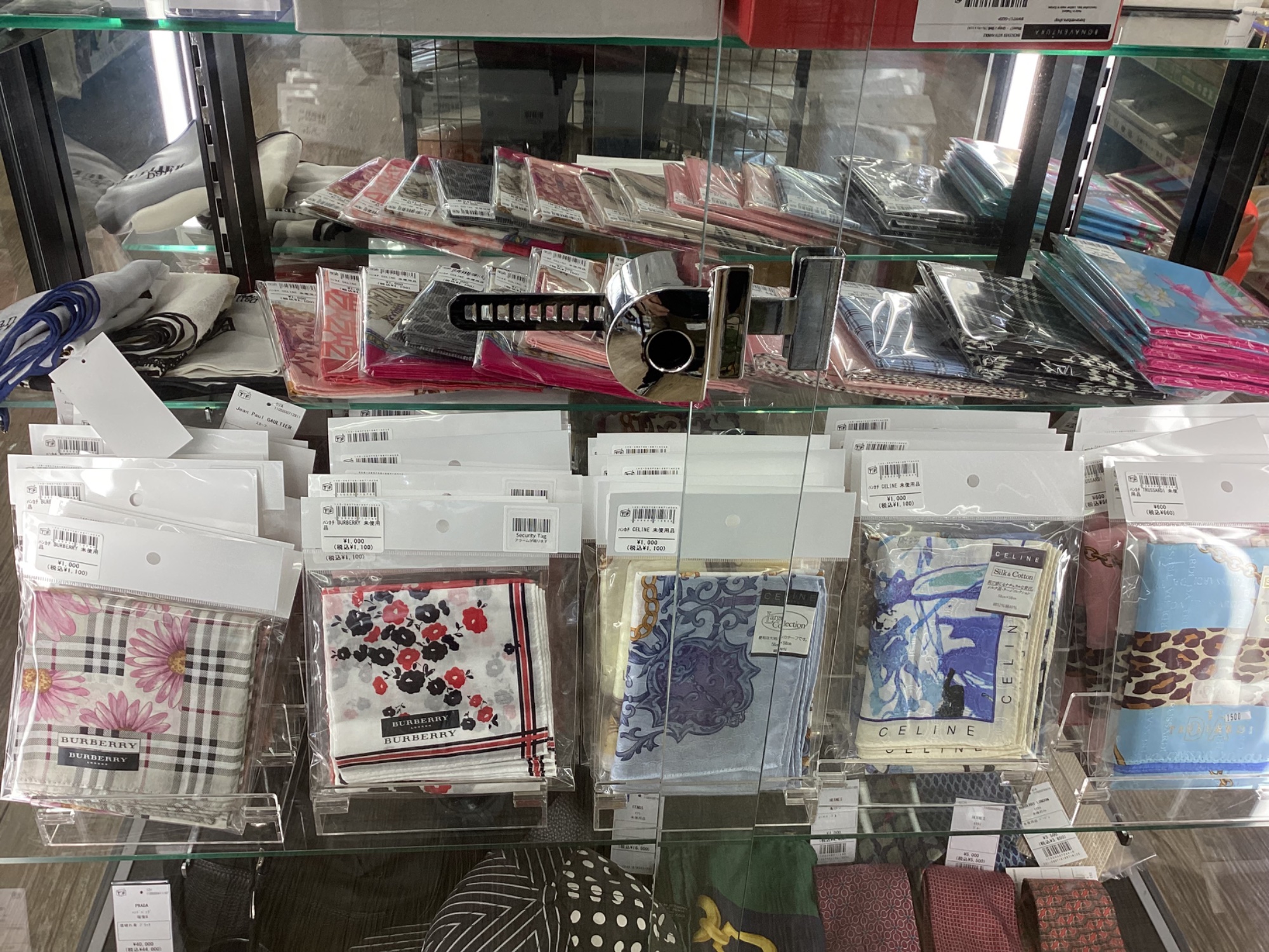 ハンカチ/スカーフ】ブランドのハンカチが大量に入荷しました