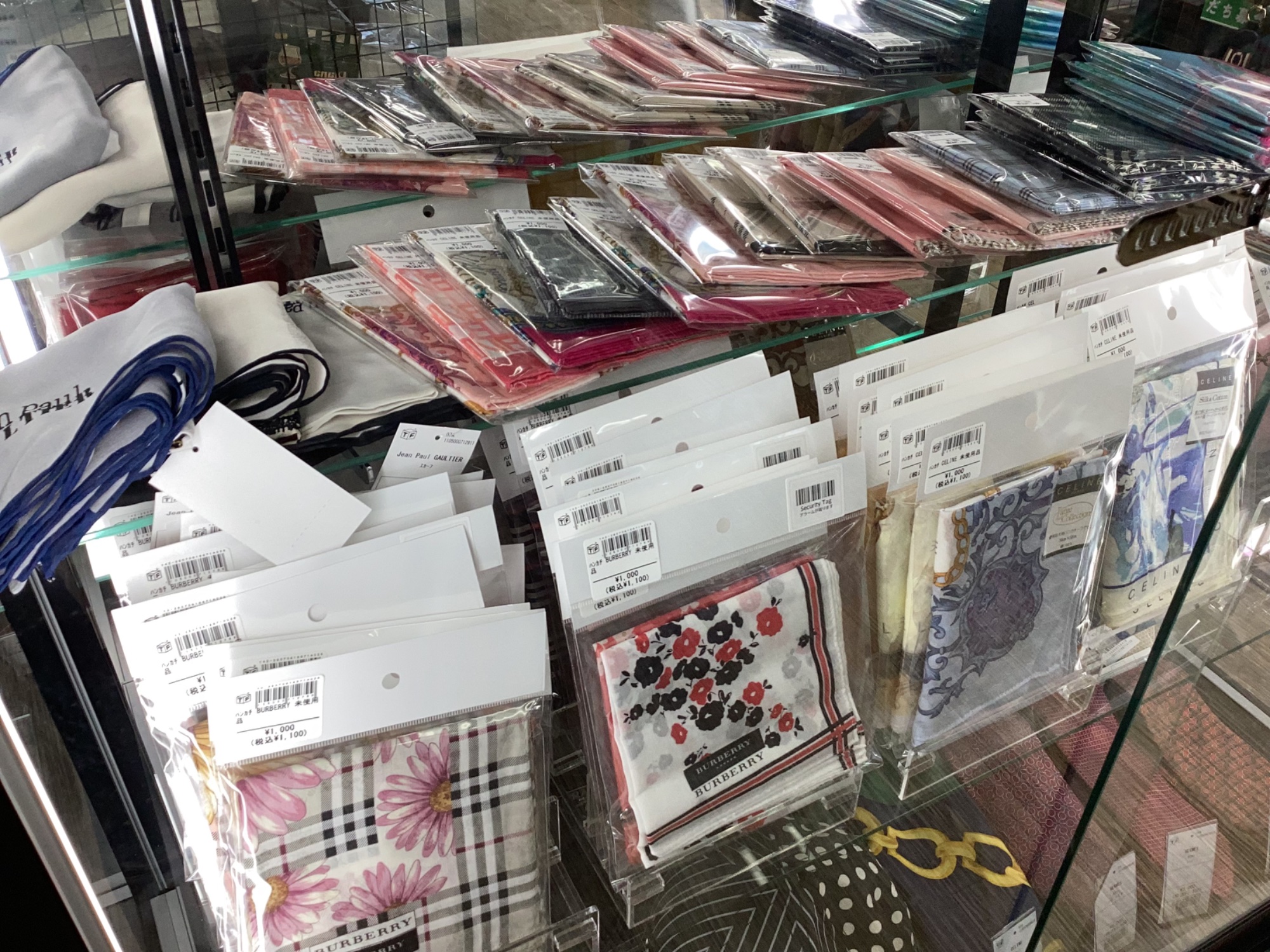 ハンカチ/スカーフ】ブランドのハンカチが大量に入荷しました