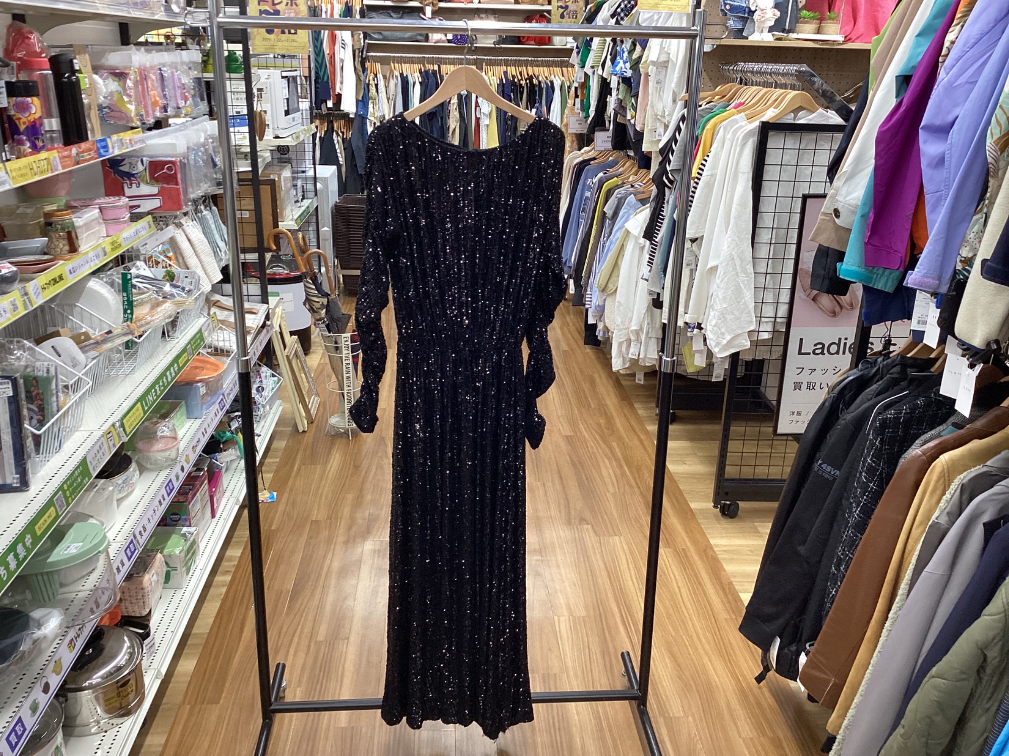 Saint Laurent Paris/サンローラン から スパンコールドレス