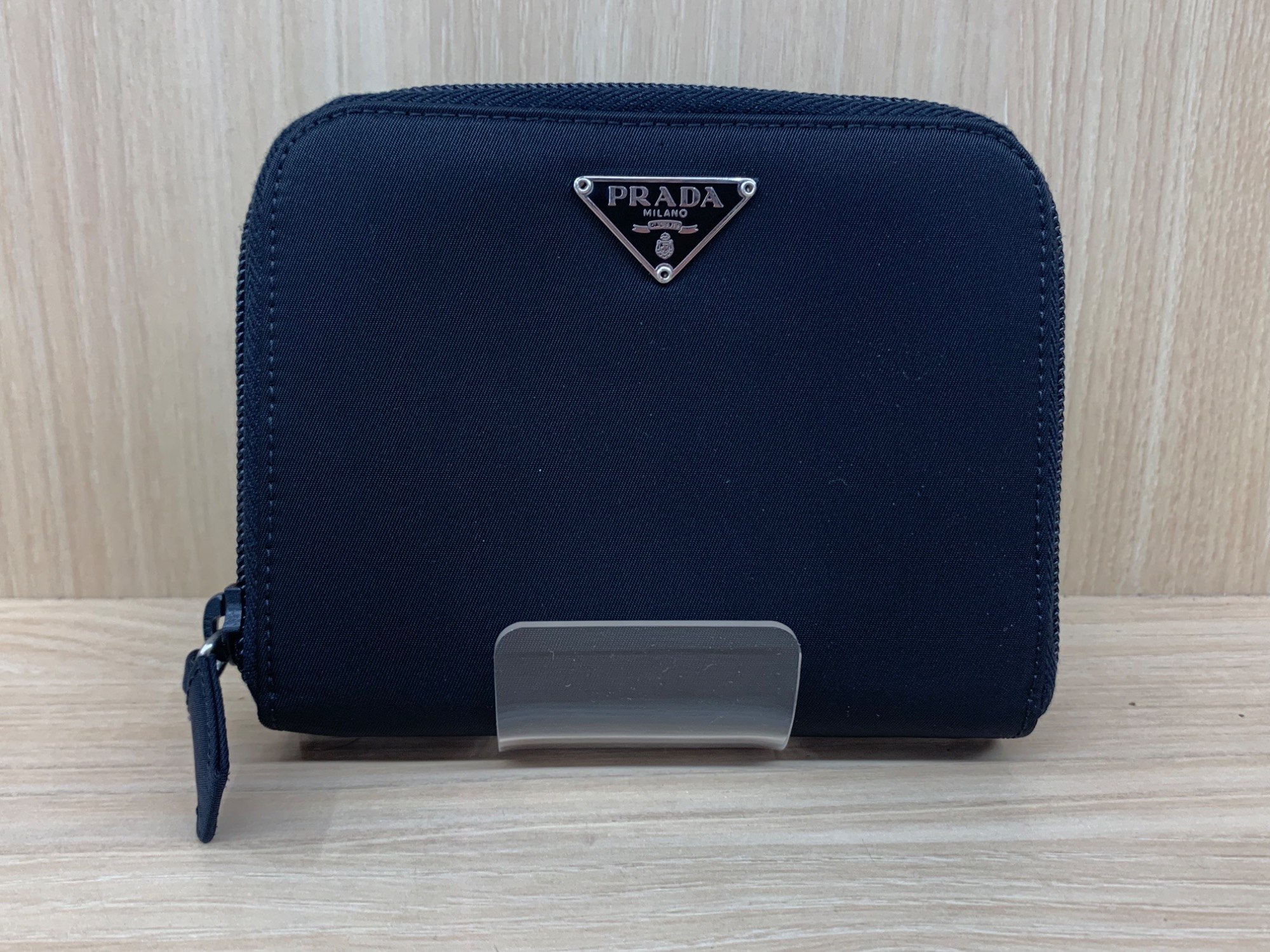 PRADA / プラダよりテスートポコノナイロン二つ折り財布を買取