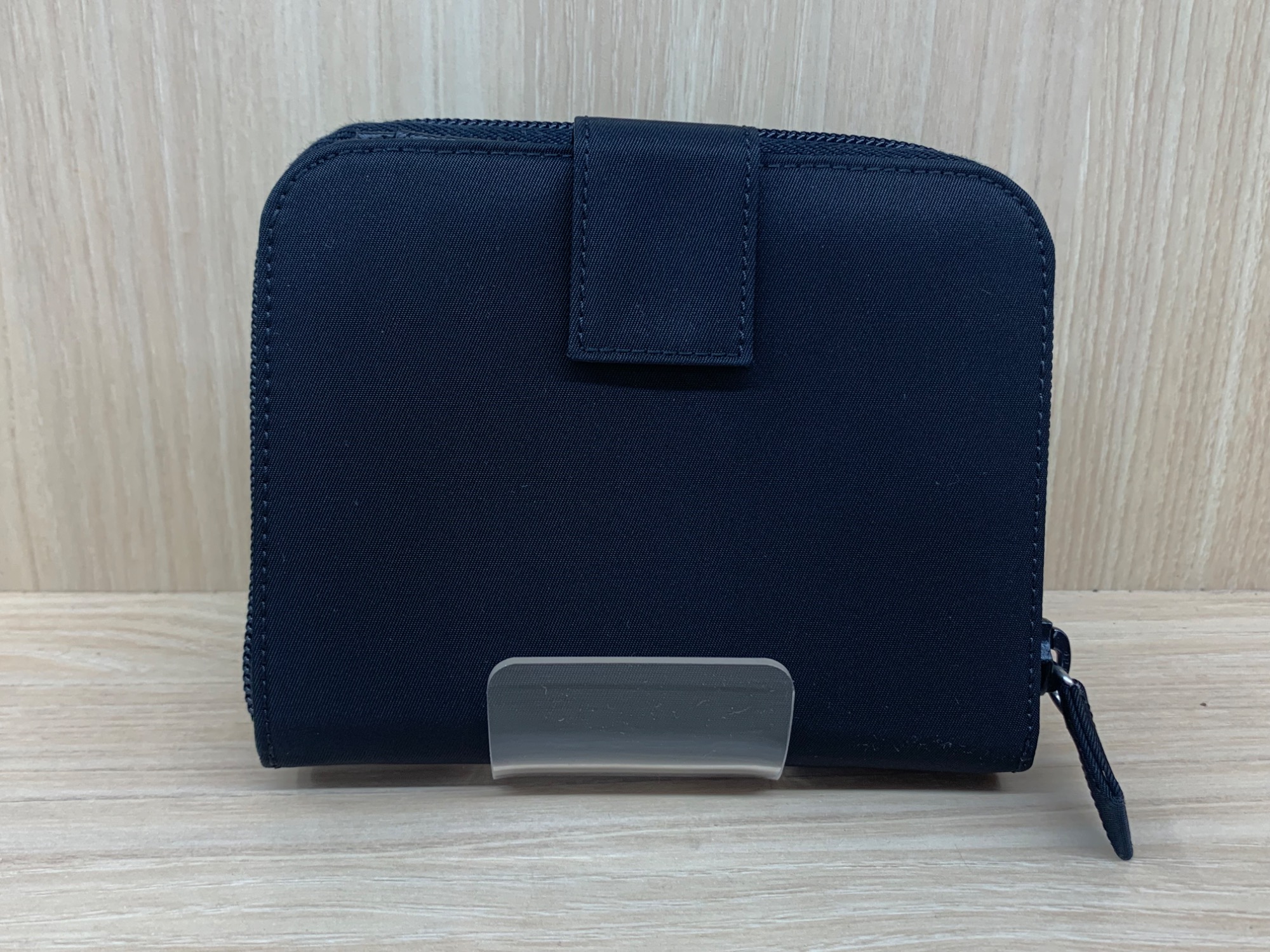 PRADA / プラダよりテスートポコノナイロン二つ折り財布を買取