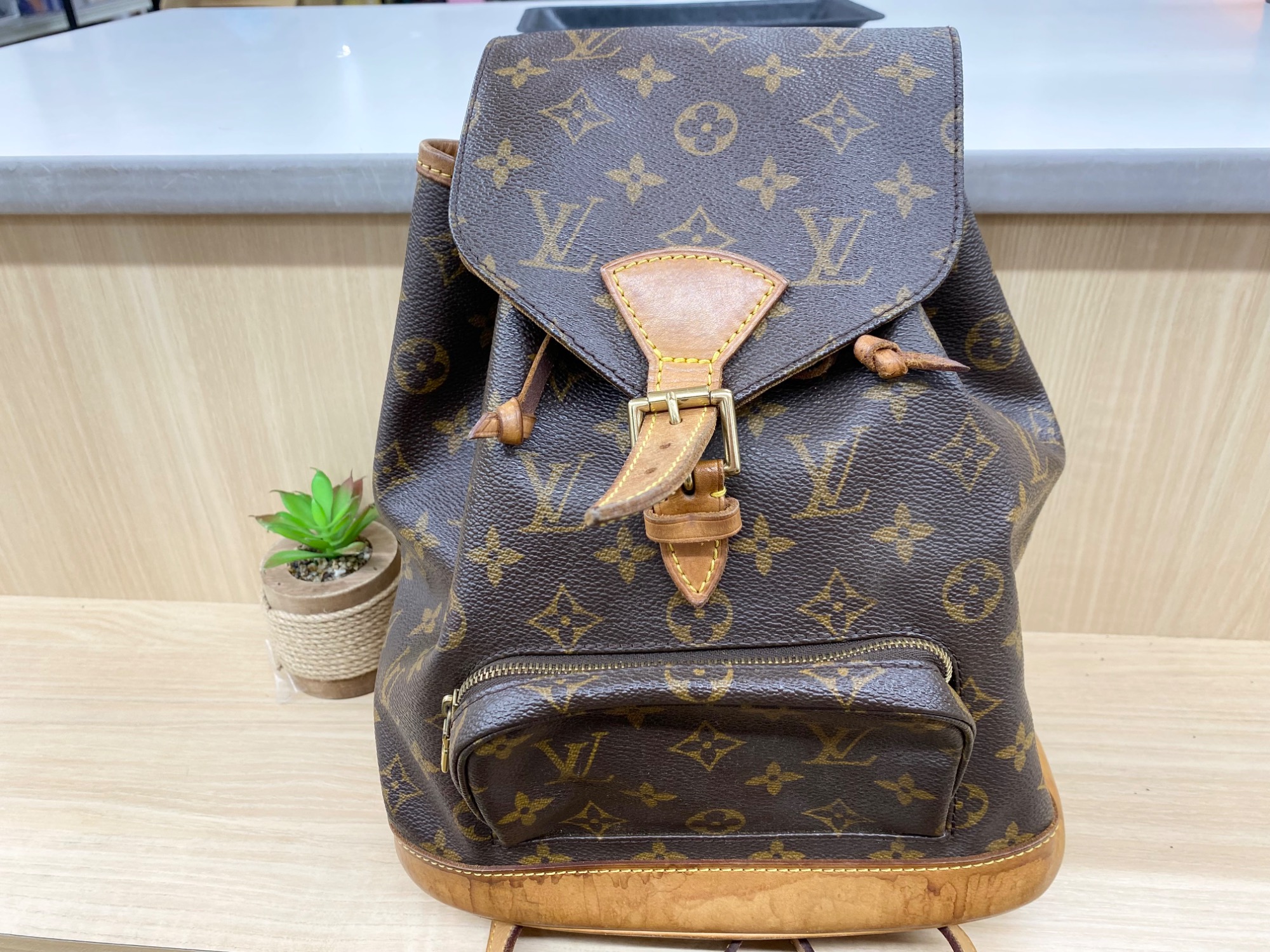 ブランドアイテム買取強化中！】LOUIS VUITTONよりリュックを買取入荷 