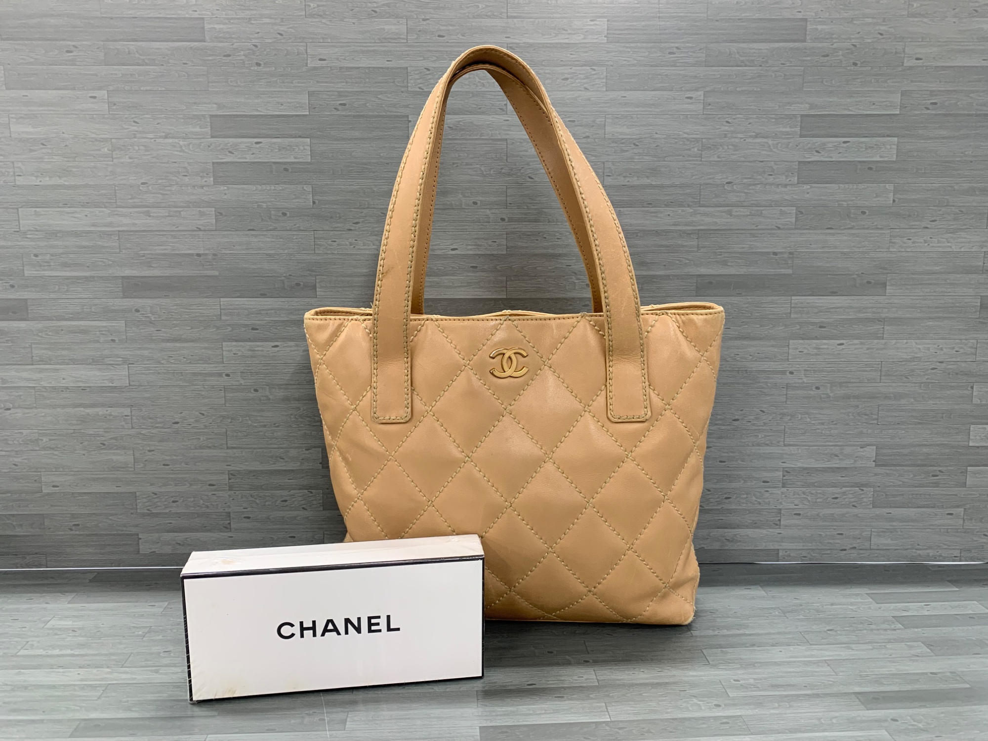 CHANEL / シャネル】トートバッグ｜上品なベージュカラーが日常を彩る