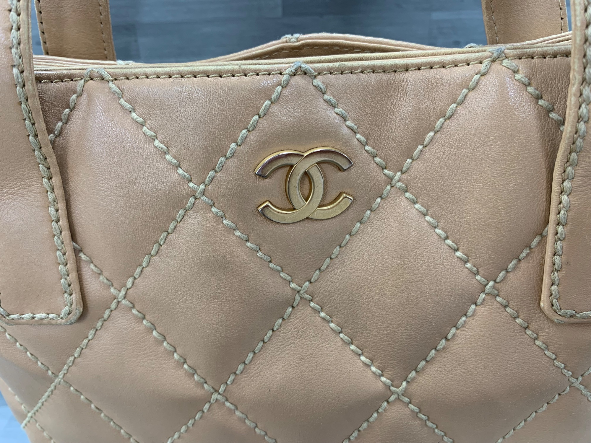 CHANEL / シャネル】トートバッグ｜上品なベージュカラーが日常を彩る