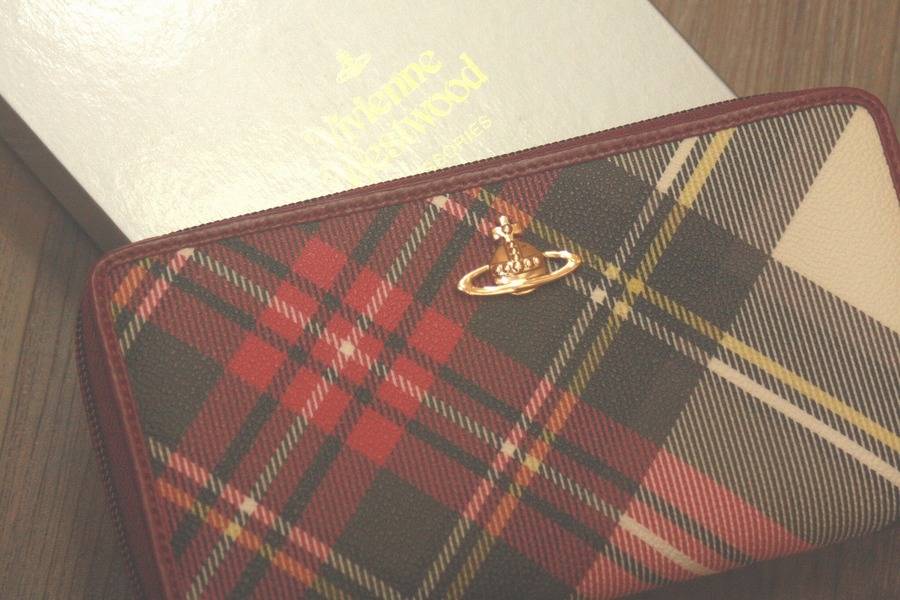 秋はタータンチェック！！Vivienne Westwoodの長財布が入荷