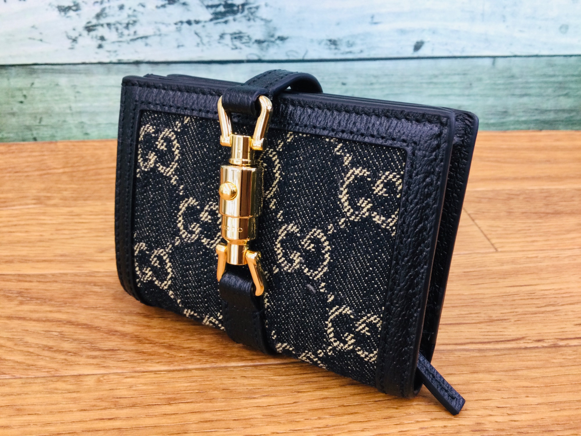 沖縄三線☆真壁型（ハードケース・CD・蛇油・水牛のツメ付属）