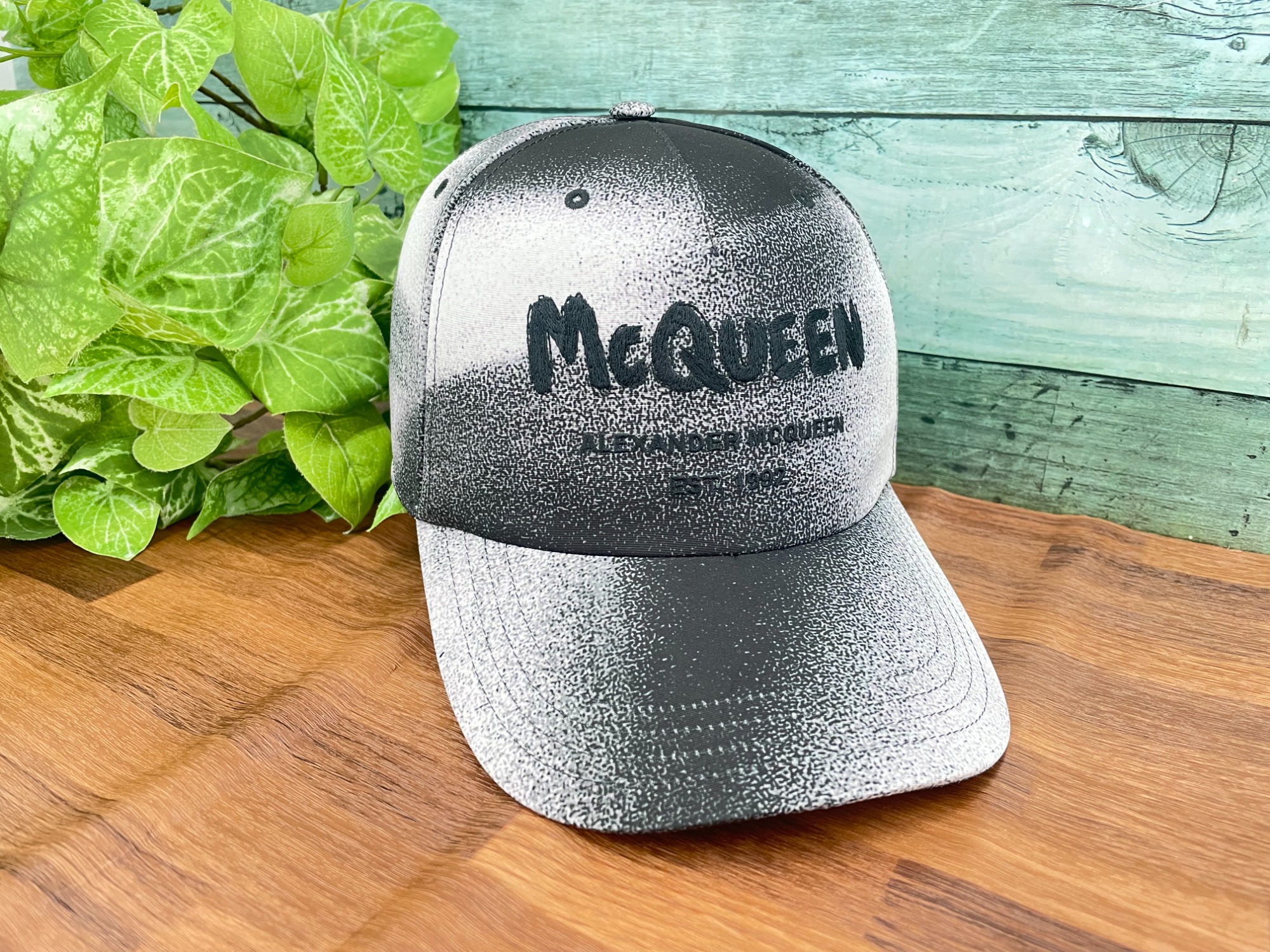 人気商品は ALEXANDER McQUEENのキャップをご紹介いたします‼｜2025年06月25 帽子