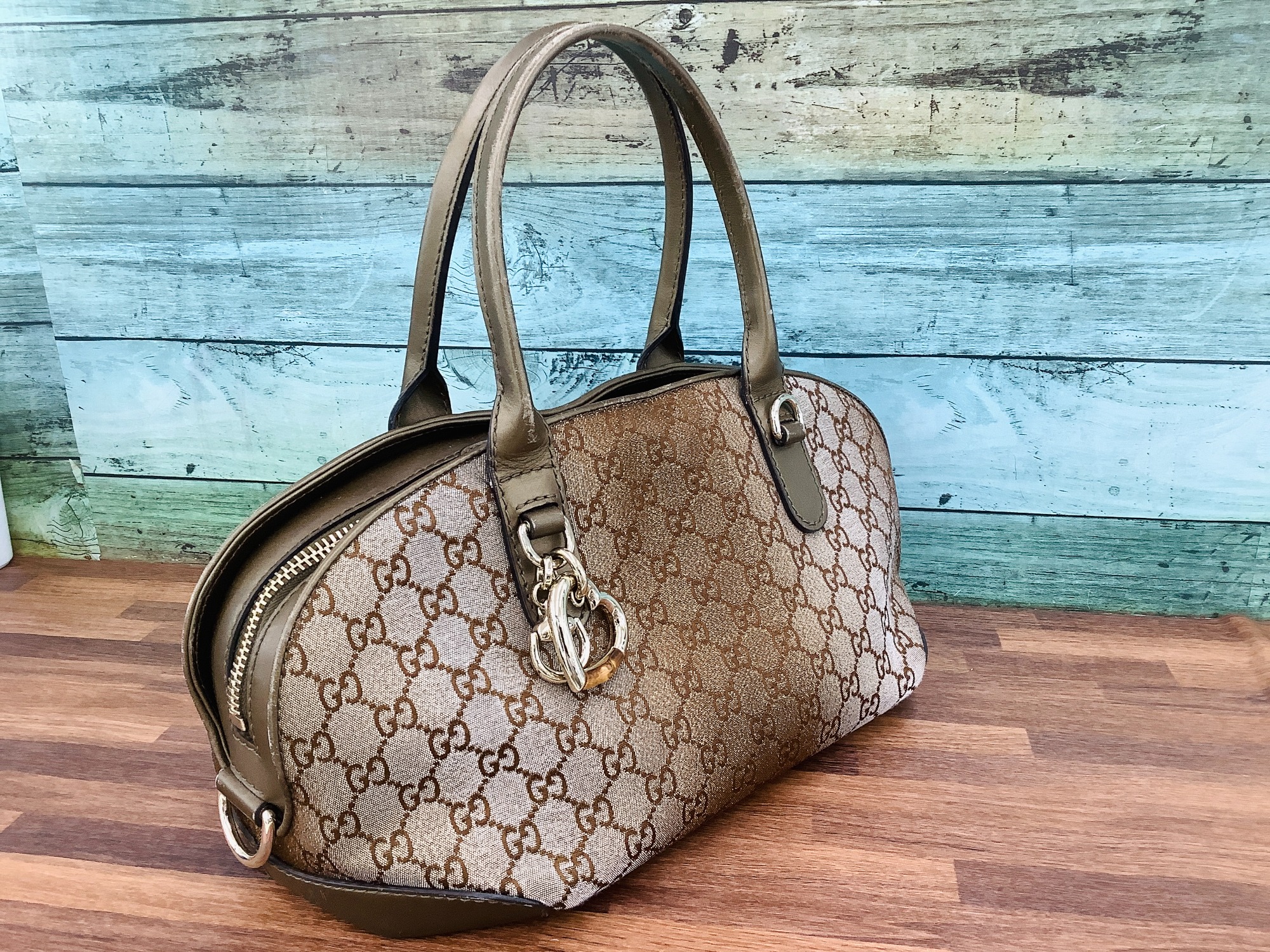 ②【GUCCI（即購入値下げ交渉歓迎）】bodymaker グッチウエストポーチ オフディア 黒/赤 ゴールド金具