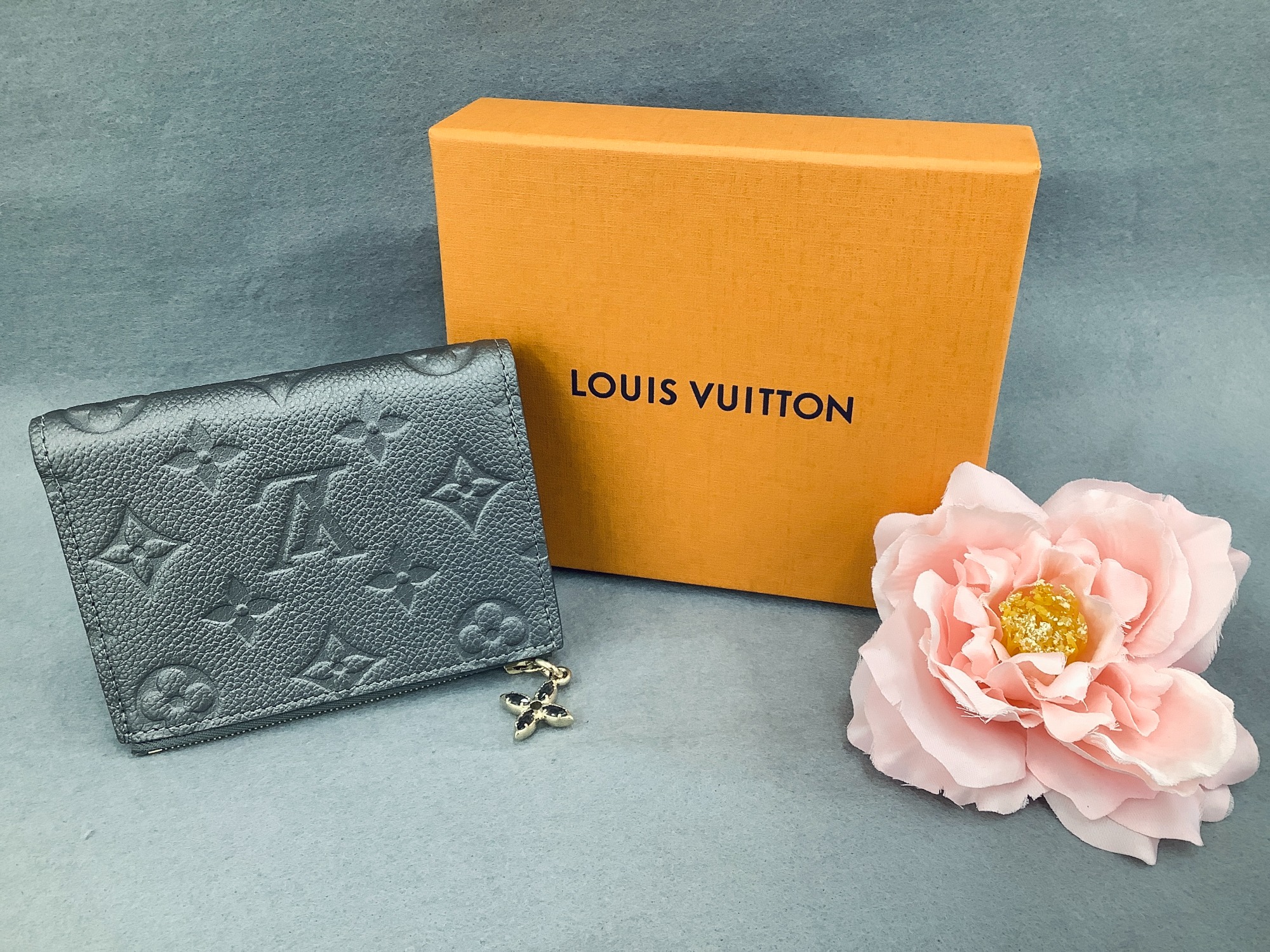 LOUIS VUITTON (ルイ ヴィトン)の2つ折り財布が入荷しました
