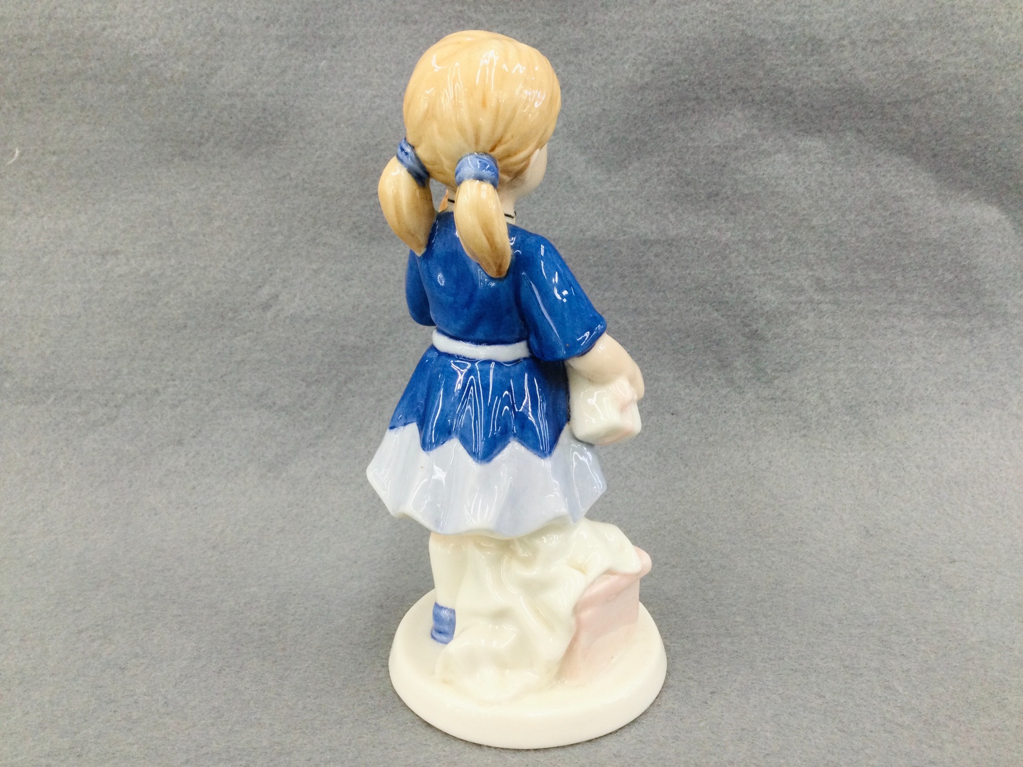 ロイヤルコペンハーゲン フィギュリン 少年 ROYAL COPENHAGEN (ロイヤル・コペンハーゲン) イヤーフィギュ