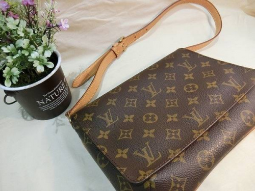 バッグのLOUIS VUITTON(ルイ・ヴィトン）