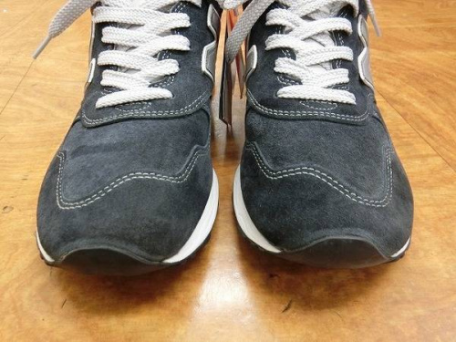 スニーカーのニューバランス(new balance)
