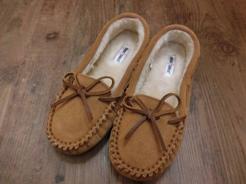 シューズのMINNETONKA