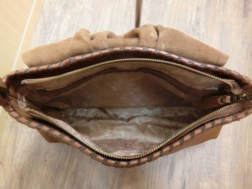 レザーの東浦和　ブランド