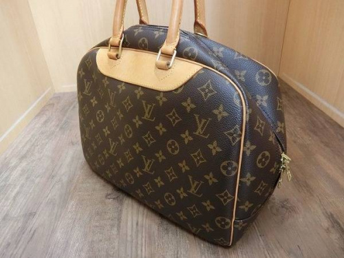 バッグのLOUIS VUITTON(ルイ・ヴィトン）