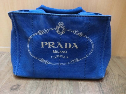プラダ(PRADA)のYves Saint Laurent