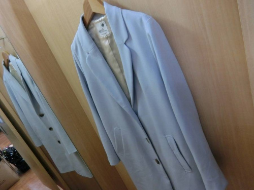 レディースファッションの春物衣類