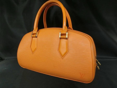 ブランド・ラグジュアリーのLOUIS VUITTON(ルイ・ヴィトン）