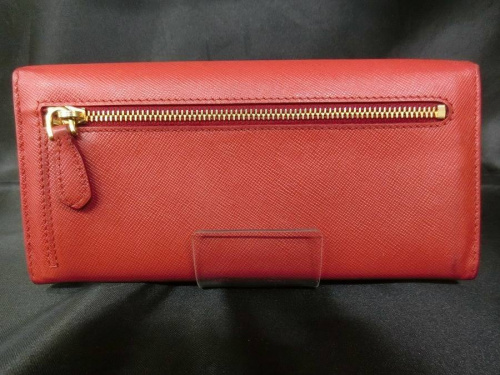 財布のPRADA(プラダ)