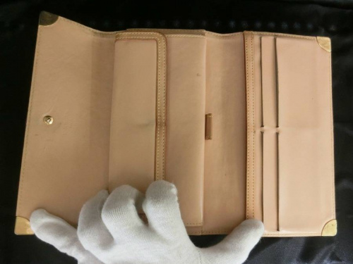財布のLOUIS VUITTON(ルイ・ヴィトン）