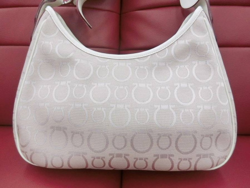 バッグのフェラガモ（Salvatore Ferragamo）