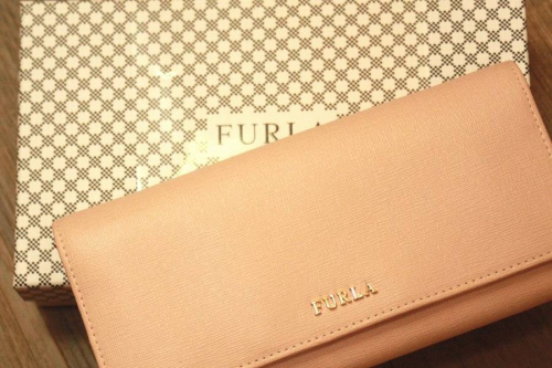 財布のFURLA