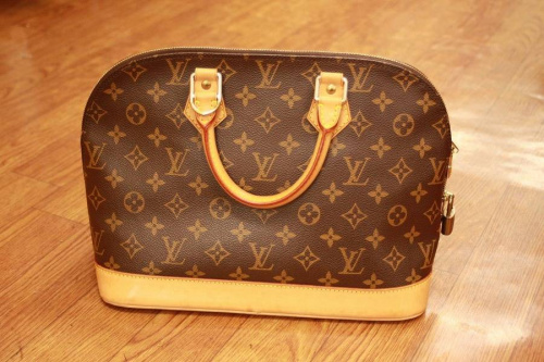 バッグのLOUIS VUITTON(ルイ・ヴィトン）