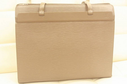 バッグのルイヴィトン（LOUIS VUITTON）