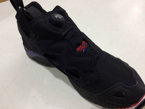 スニーカーのREEBOK