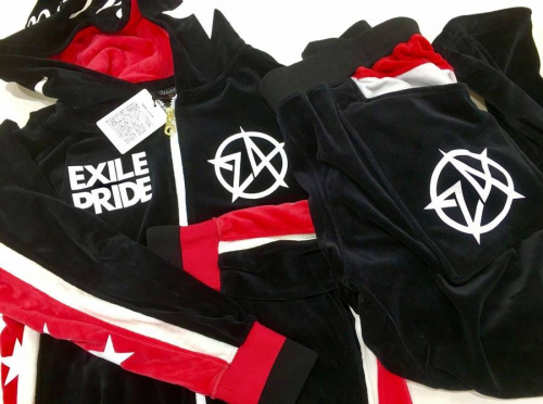 レディースファッションのジャージ