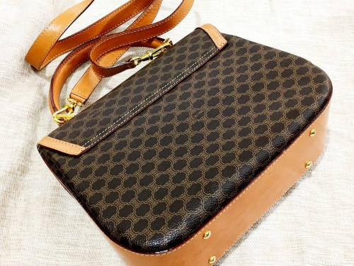 レディースファッションのセリーヌ（CELINE）