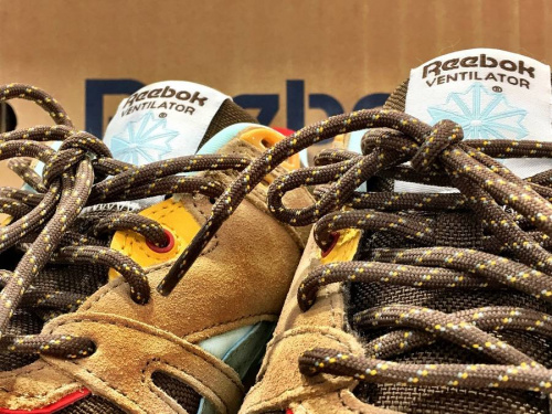 シューズのREEBOK