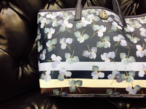 レディースファッションのトートバッグ