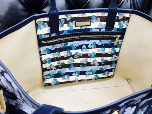 トートバッグのTORYBURCH