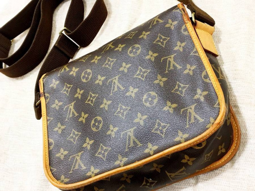 LOUIS VUITTON（ヴィトン）のショルダーバッグ