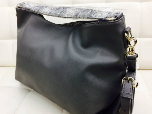 レディースファッションのカジュアルバッグ