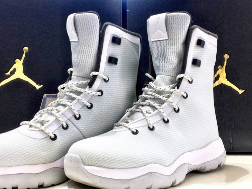 ブーツのスニーカー