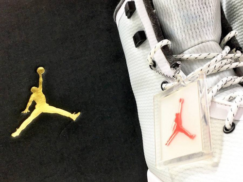 スニーカーのナイキ（NIKE）