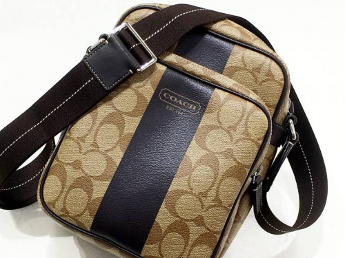 スニーカーのバッグ