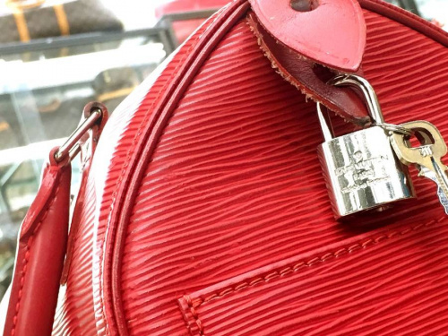 バッグのLOUIS VUITTON(ルイ・ヴィトン）