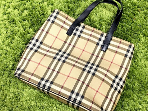 LOUIS VUITTON(ルイ・ヴィトン）のバーバリー（BURBERRY）