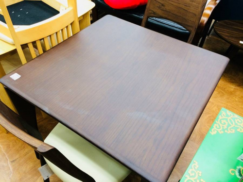 ダイニングセットの大川家具
