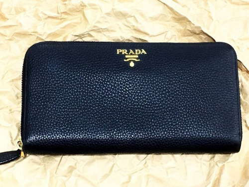 財布のプラダ（PRADA）