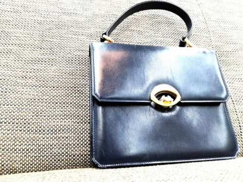 レディースファッションのカジュアルバッグ