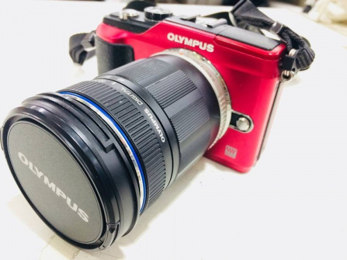 デジタル家電のミラーレスカメラ