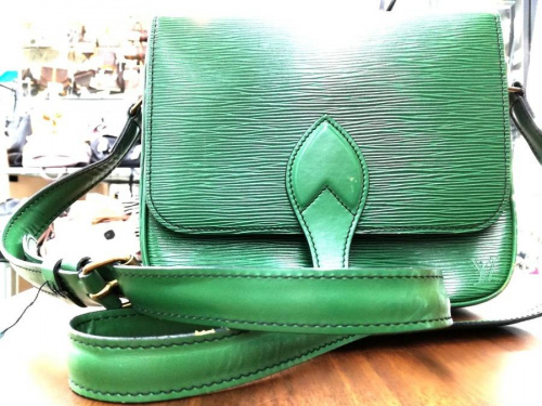 カジュアルバッグのルイヴィトン（LOUIS VUITTON）