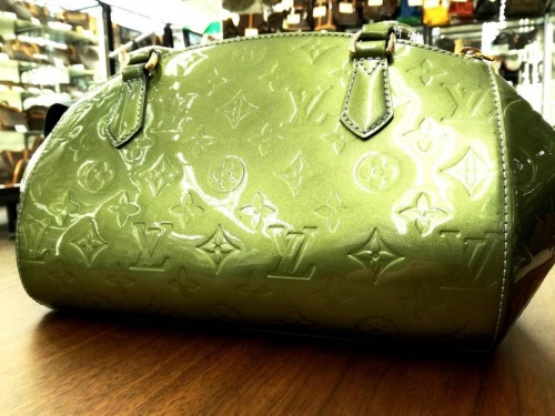 レディースファッションのカジュアルバッグ