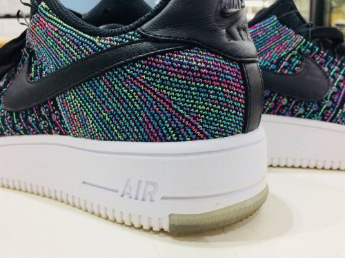 メンズファッションのスニーカー